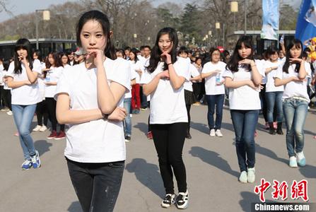 又走一个！TVB女神突然宣布离巢，当普拉提老师全是男学员